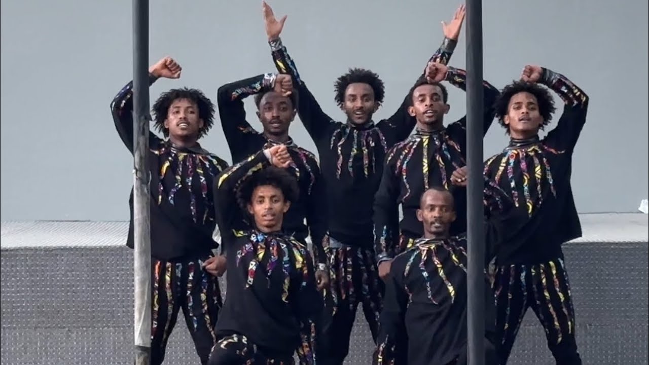 Troupe Ethio lions Chinese pole act 