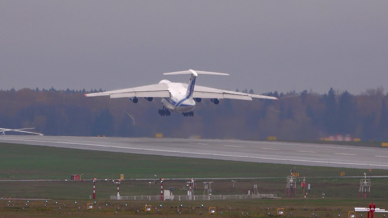 Takeoff of two Ilyushin IL-76 aircraft of 