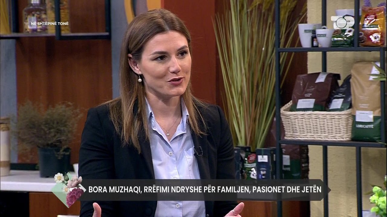 Bora Muzhaqi: Pse u martua pa dasëm në New Jork. Të pathënat e raportit me burrin - Në Shtëpinë Tonë