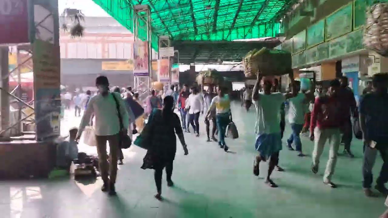 Sealdah Metro through sealdah railway station|| Sealdah Station natural crowd ❤️ #sealdah #kolkata