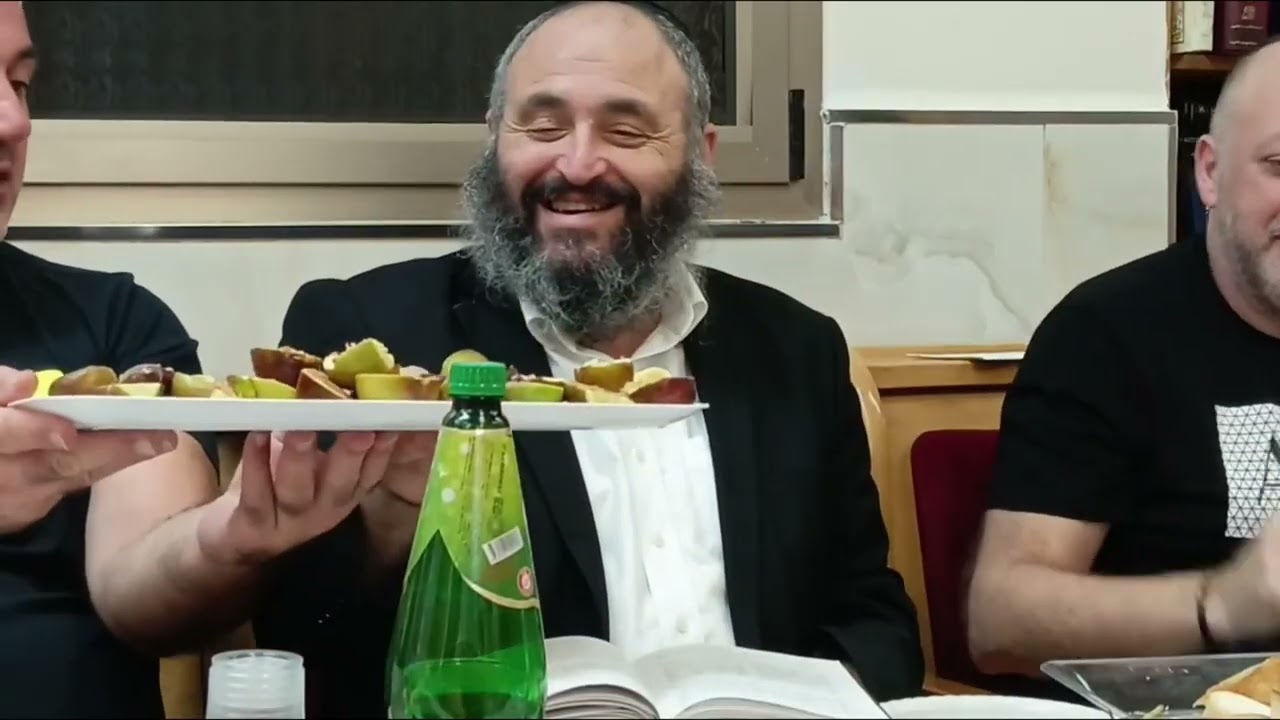 והערב השיעור כמה דברים מהזוהר על החסד.. באיזה חסד מתחיל בפרשת בראשית ובאיזה חסד מסתיימת הספר תורה