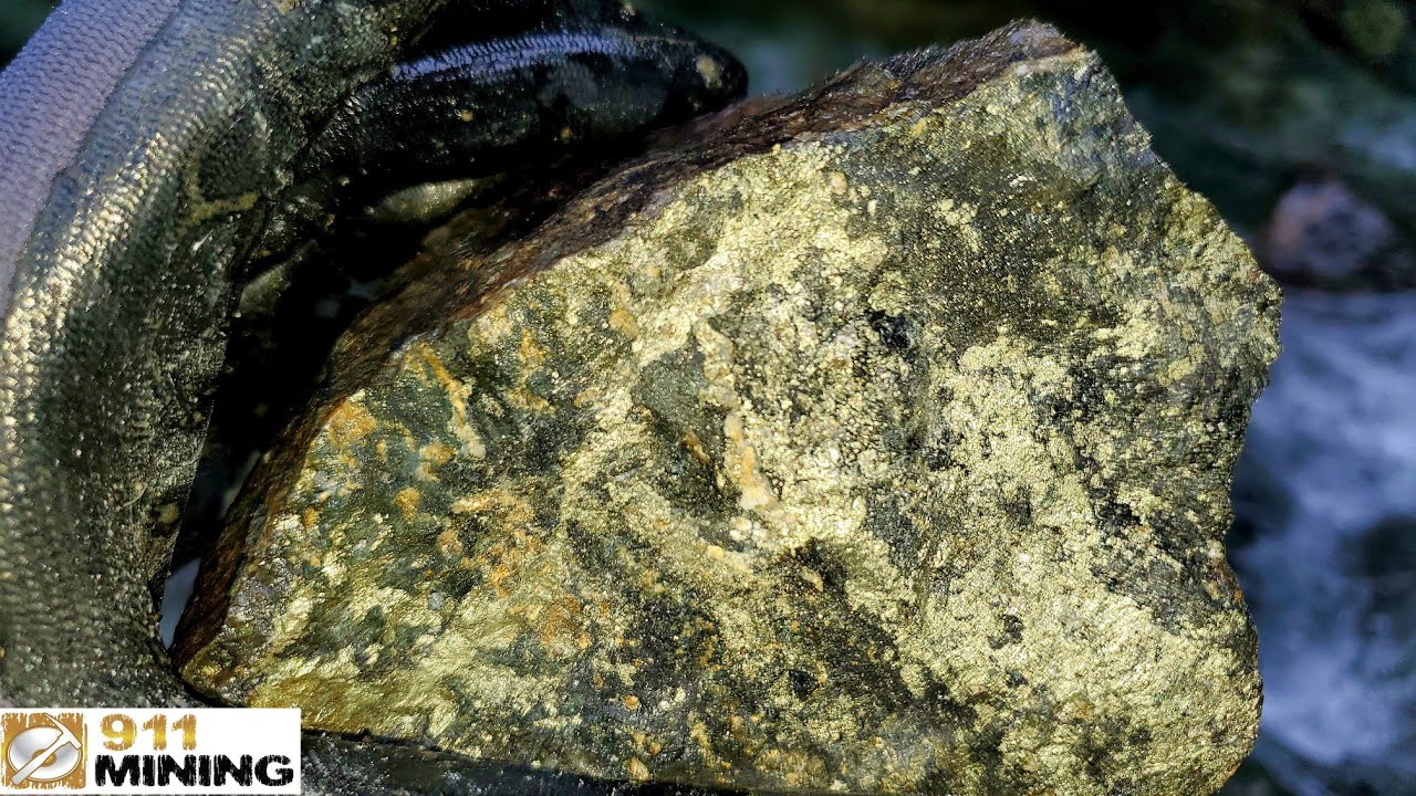 Rich Gold Bearing Chalcopyrite Zone In Volcanic Rock!