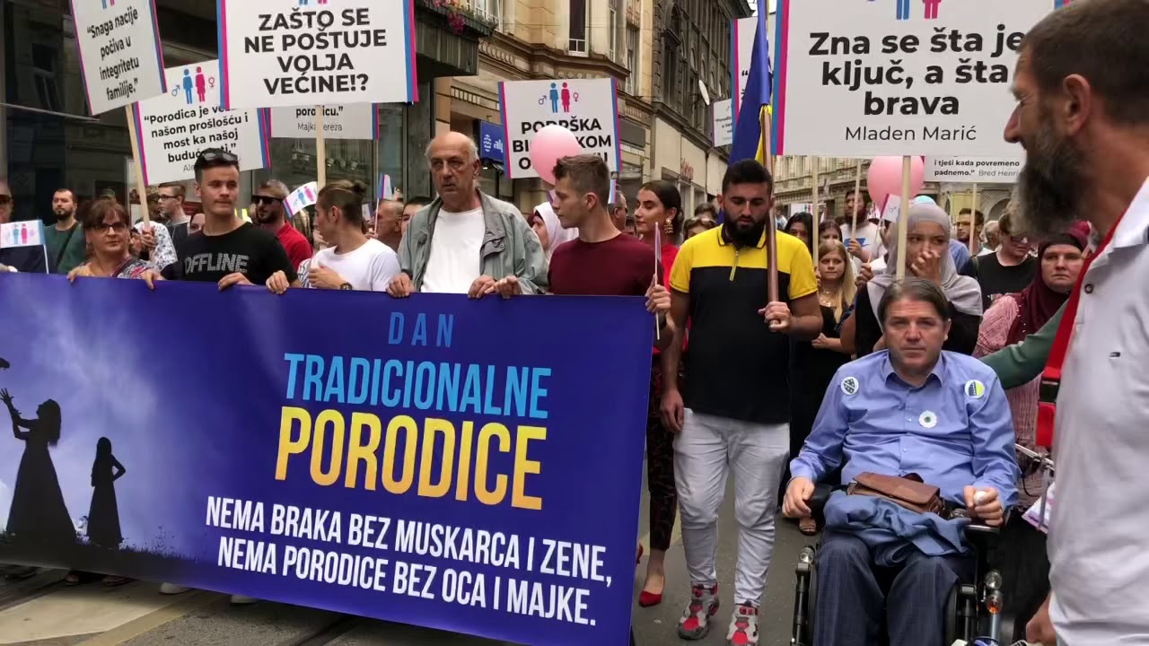 Pogledajte mirnu &scaron;etnju povodom &ldquo;Dana tradicionalne porodice&rdquo; u Sarajevu