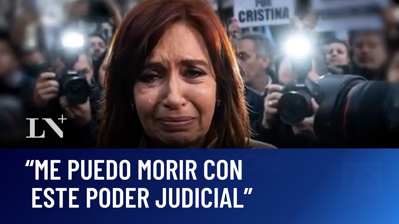 Cristina Kirchner en primera fila: cartera de lujo y celular último modelo