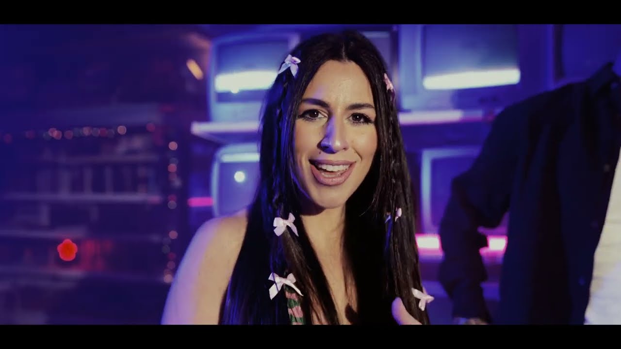 Maki, Mar&iacute;a Art&eacute;s, Keen Levy - LUCES DE COLORES (Vclip Oficial Pavi & Am&eacute;n #9)