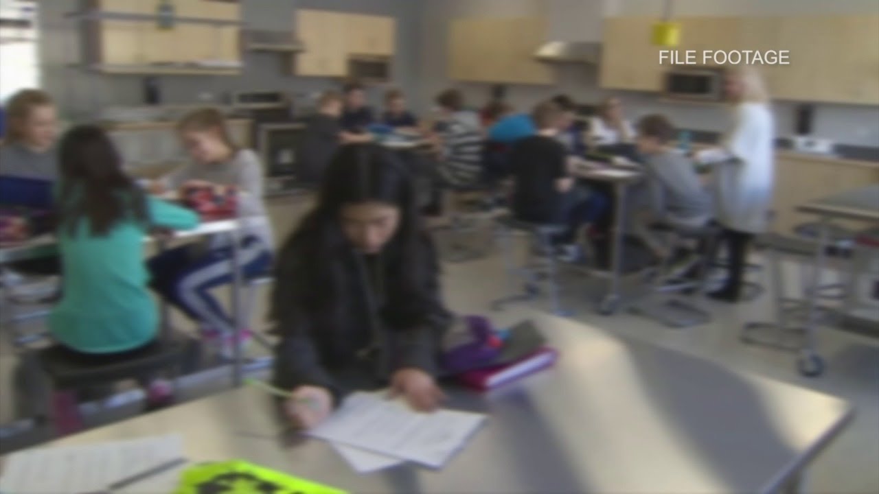 Manitoba changes COVID-19 contact tracing in schools