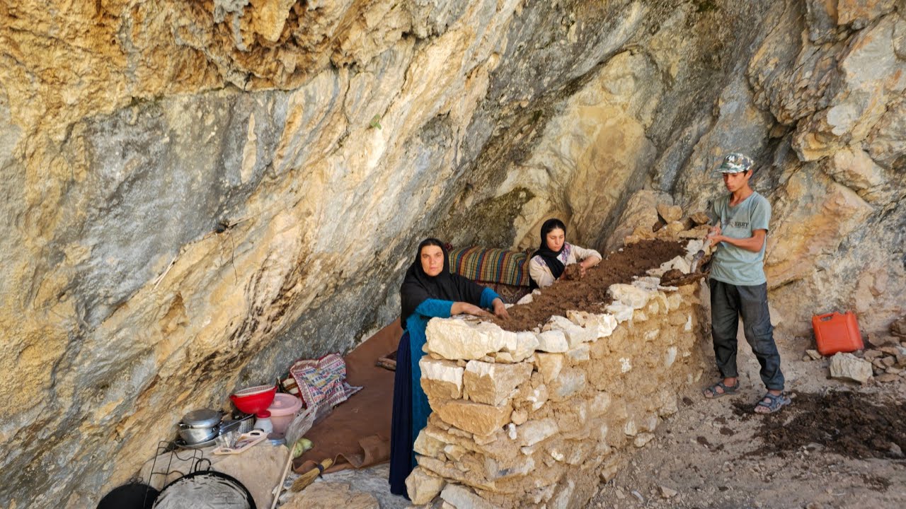 Cave life in the mountains | A nomadic woman and her daughters rebuild their cave 🏔️❤️