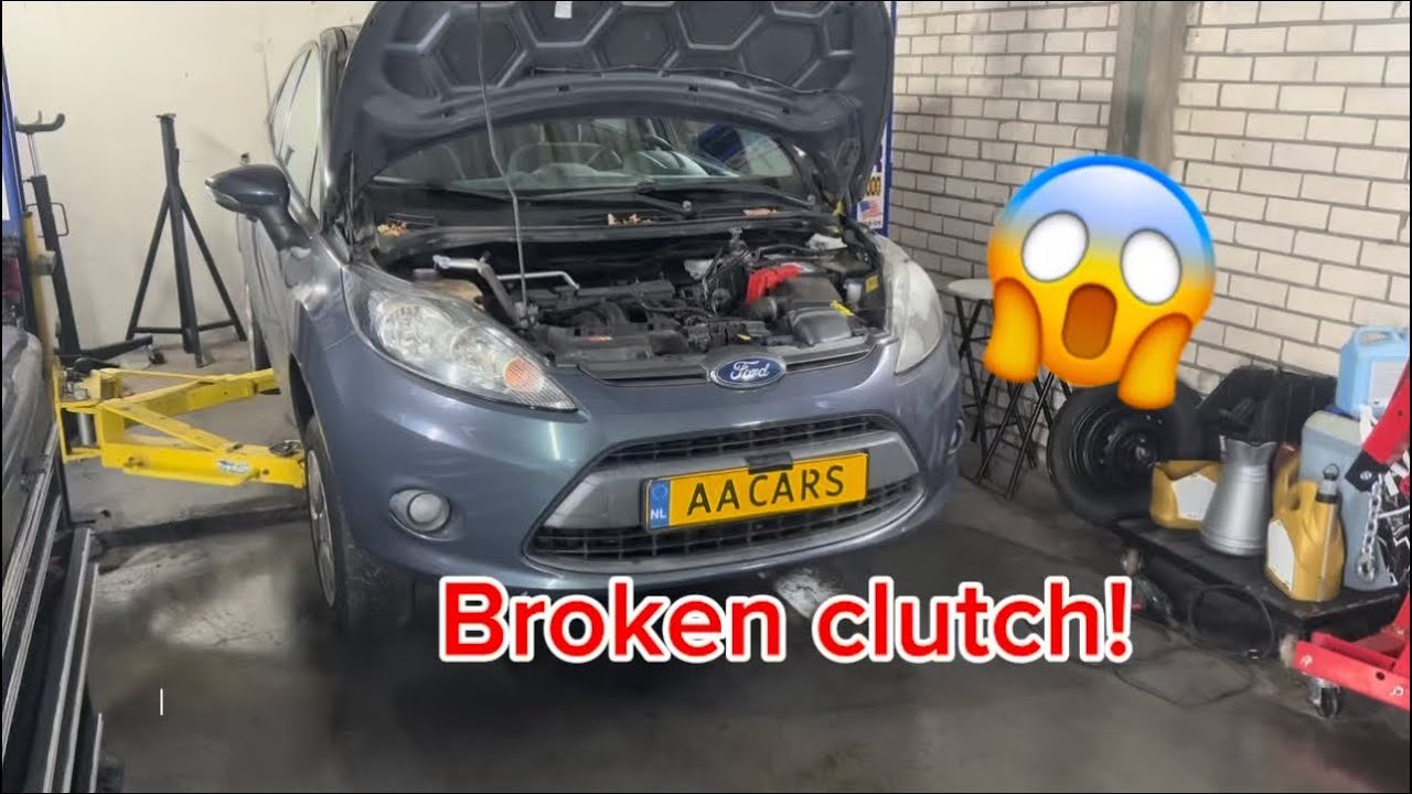 Ford fiesta CLUTCH REPLACEMENT!              #automobile #repair #cars #mechanic #car #solo