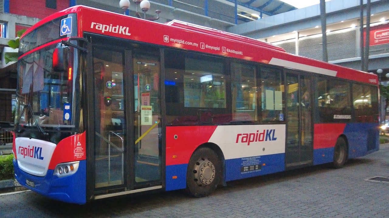 WB2480T at a Bus Stop | rapidKL Scania K250UB