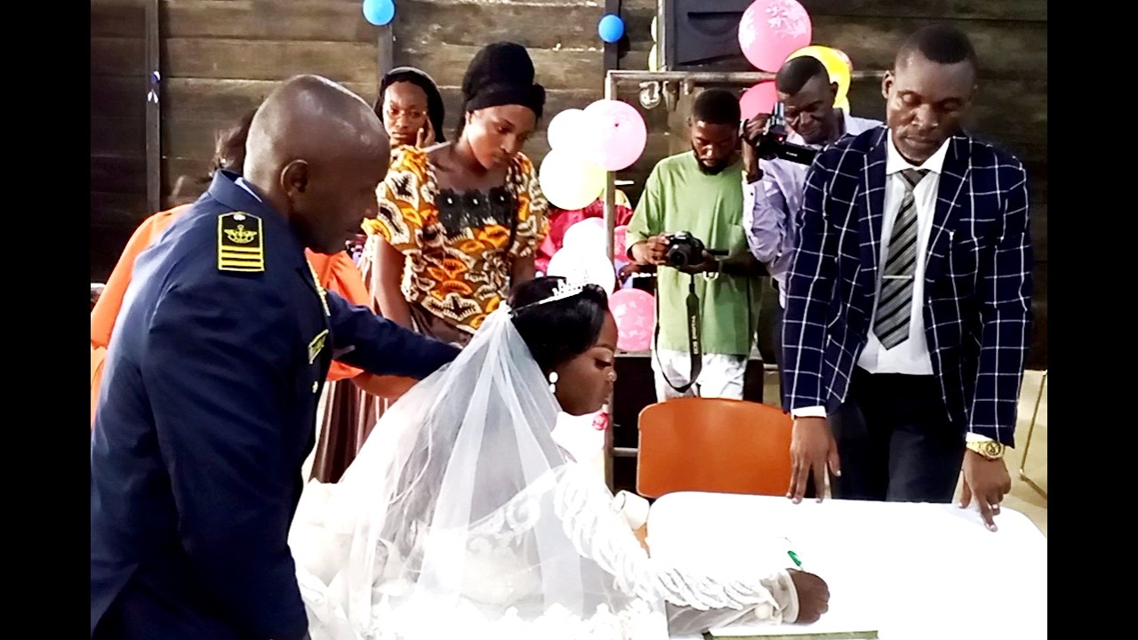 Signature du livre d'or Mariage religieux église évangélique le bon berger/Matadi Past. YVES MOSENGO