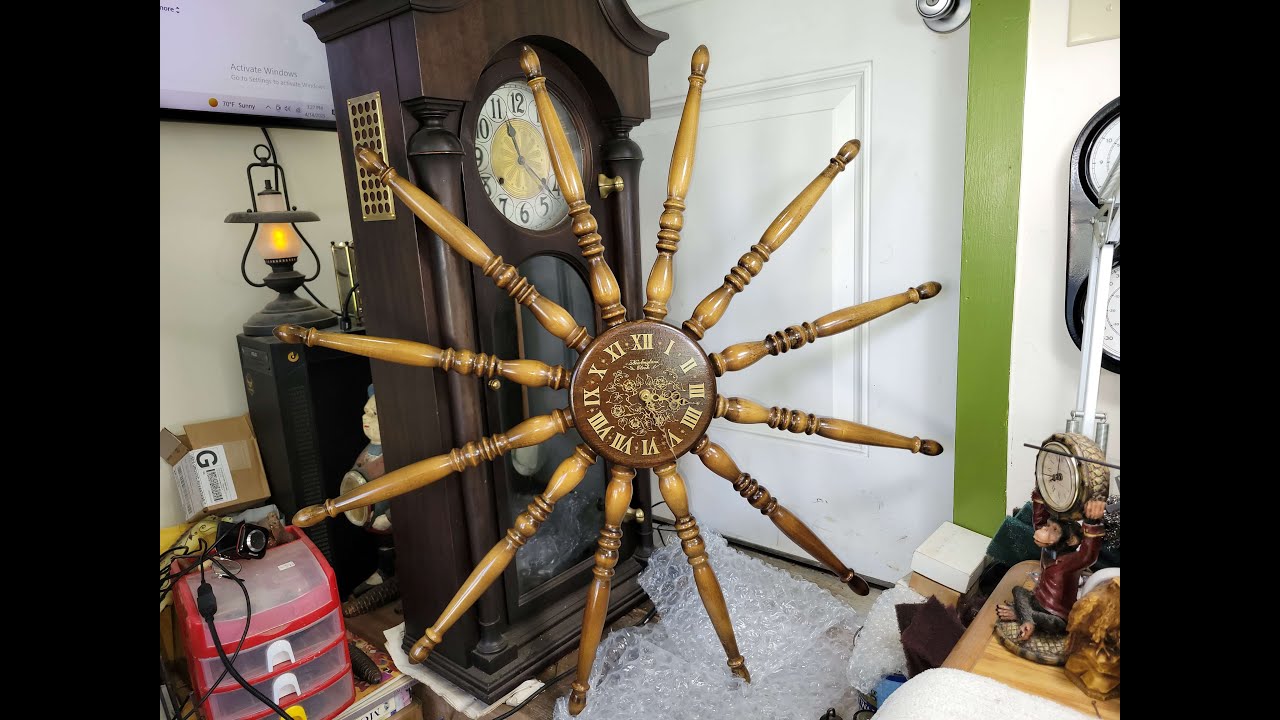 1952 STAR BURST NEW ENGLAND CLOCK Co