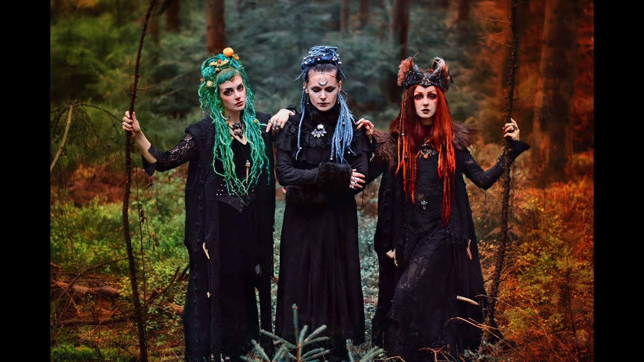 ☽ Q&A with Psychara & MaiMagi ☾ | Manic Moth