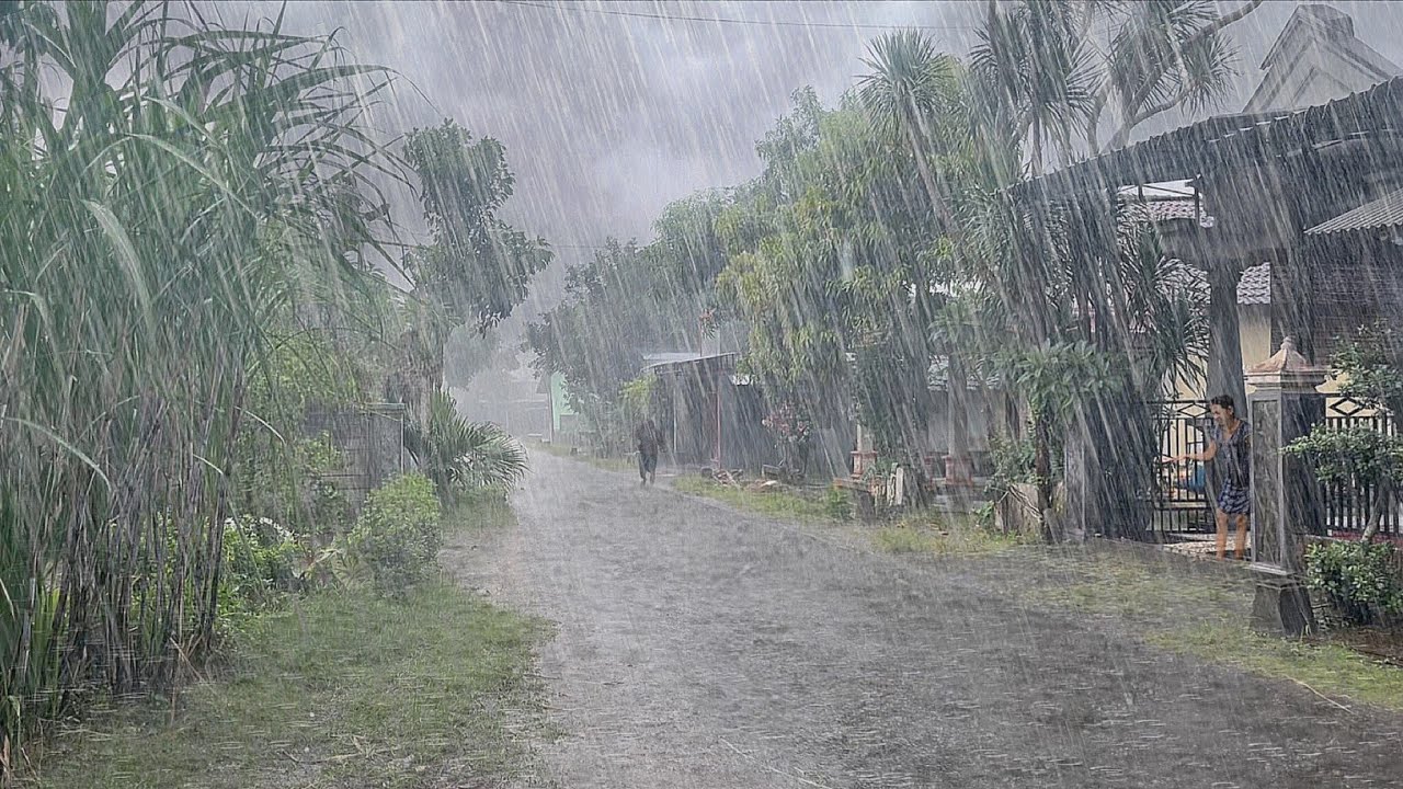 The biggest rainstorm in history in the village, strong winds and lightning threaten the village