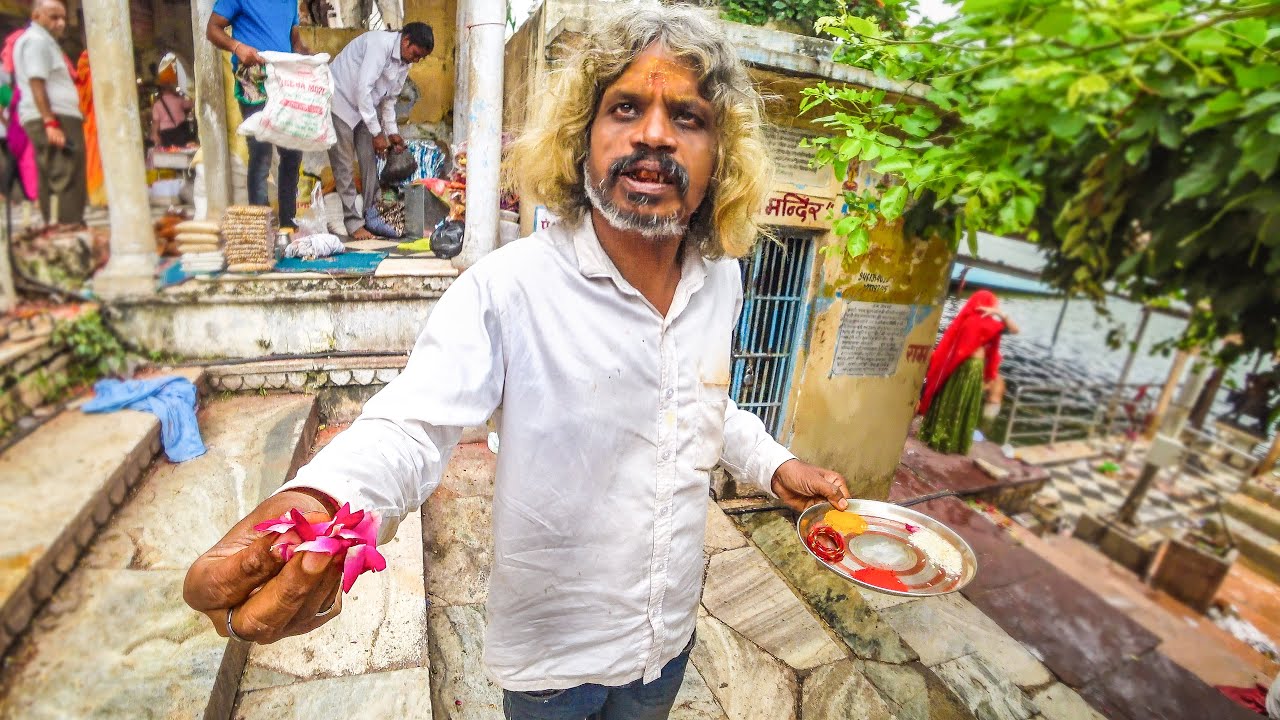 Avoid This Flower Scam at India's Holiest Lake! 🇮🇳