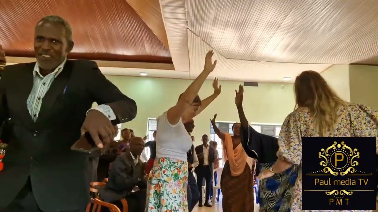 ABAZUNGU BAZI KUBYINA IGISHAKAMBA  NEZA MU NDIRIMBO IVUGANGO NZANJYANKWIRAHIRA