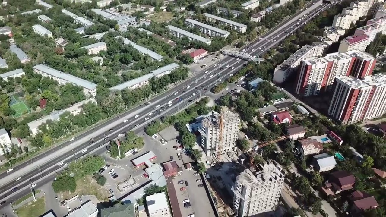 Алматы. В свободном полёте 18 августа 2023. Район Саина и Жандосова.