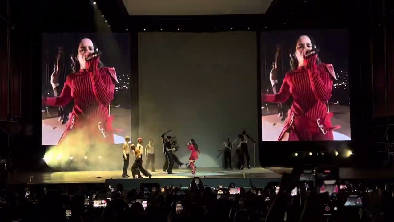 ROSALÍA | PIENSO EN TU MIRÁ [Directo MOTOMAMI World Tour Fuengirola 2022]