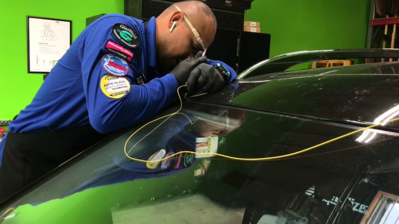 Safe Windshield replacement 2008 GL550 using the Glassbot by Alfedos Auto Glass repair in Corona CA