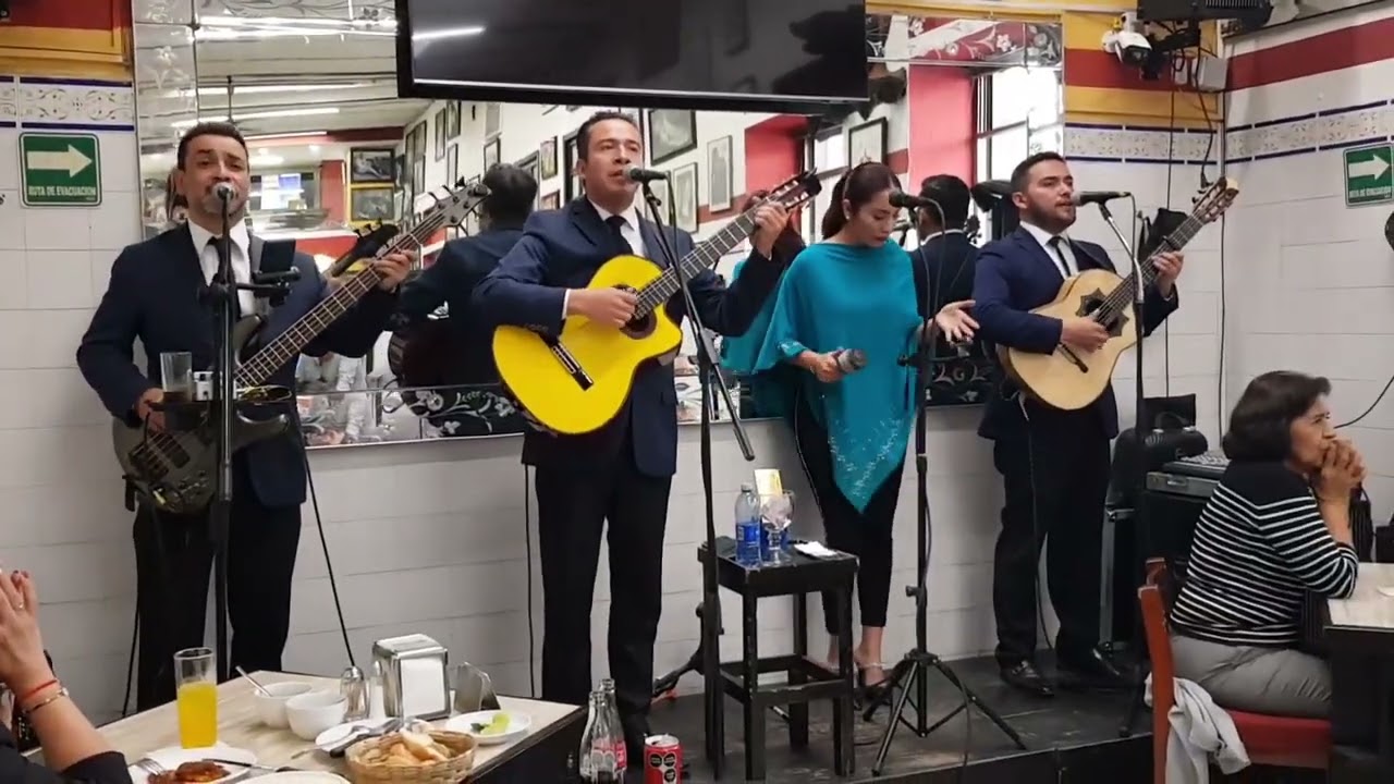 Capullito de aleli/ Enarmonía Trío