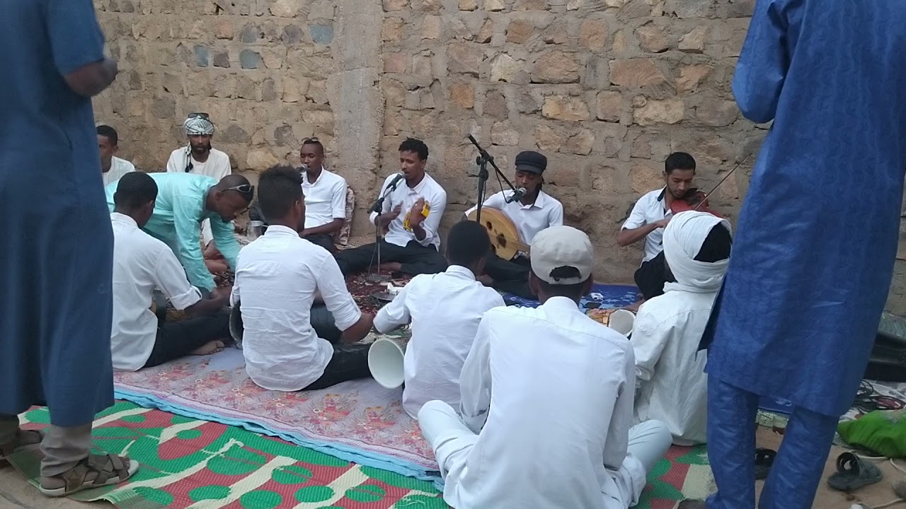 فرقة اسرير جانت حفل في اڨ اكني جانت