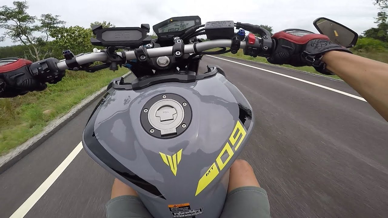 power wheelie - MT09