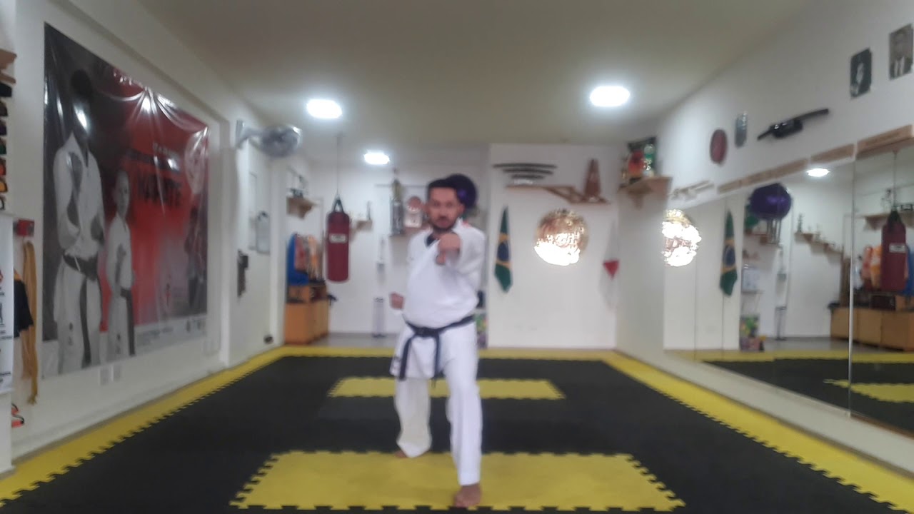 Aula de KIHON para TAI SABAKI, para alunos acima de 8 anos de idade, prática no Karate KENYU RYU.