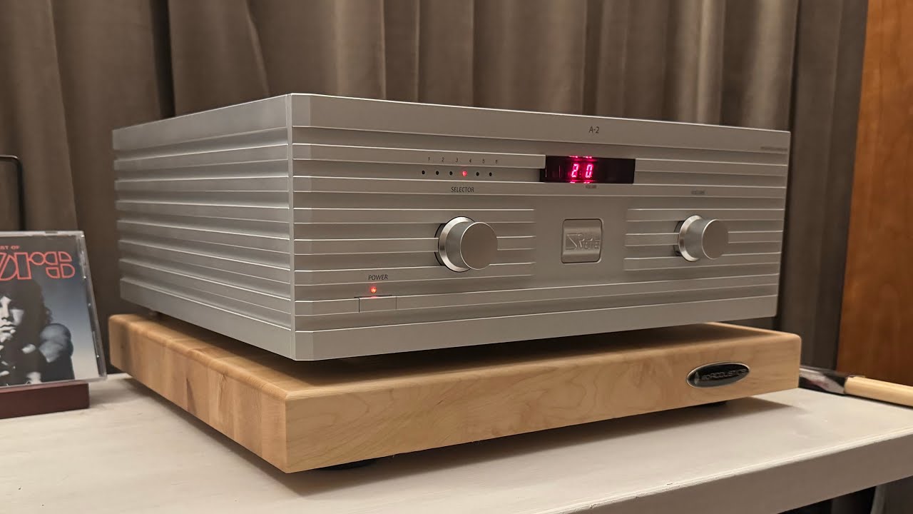 SoulNote A2, Wadia 6, Thorens TD124 II, Audio Research PH3 SE, Harbeth 7ES3