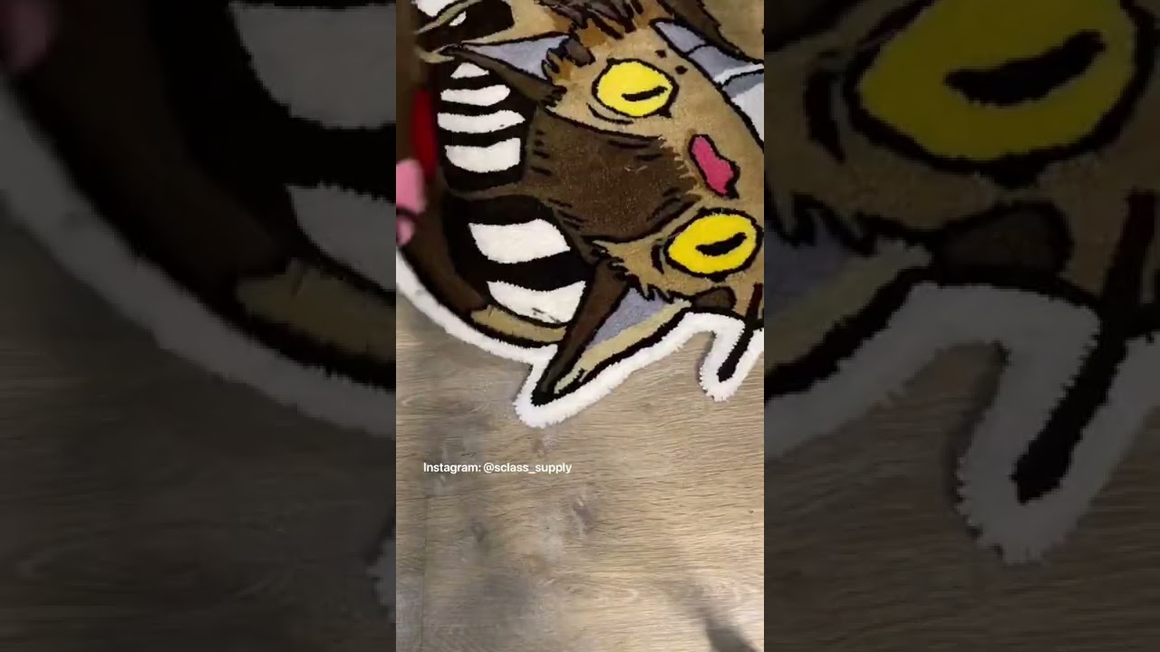 Man shows his entire process for making a rug from the animation film Totoro!