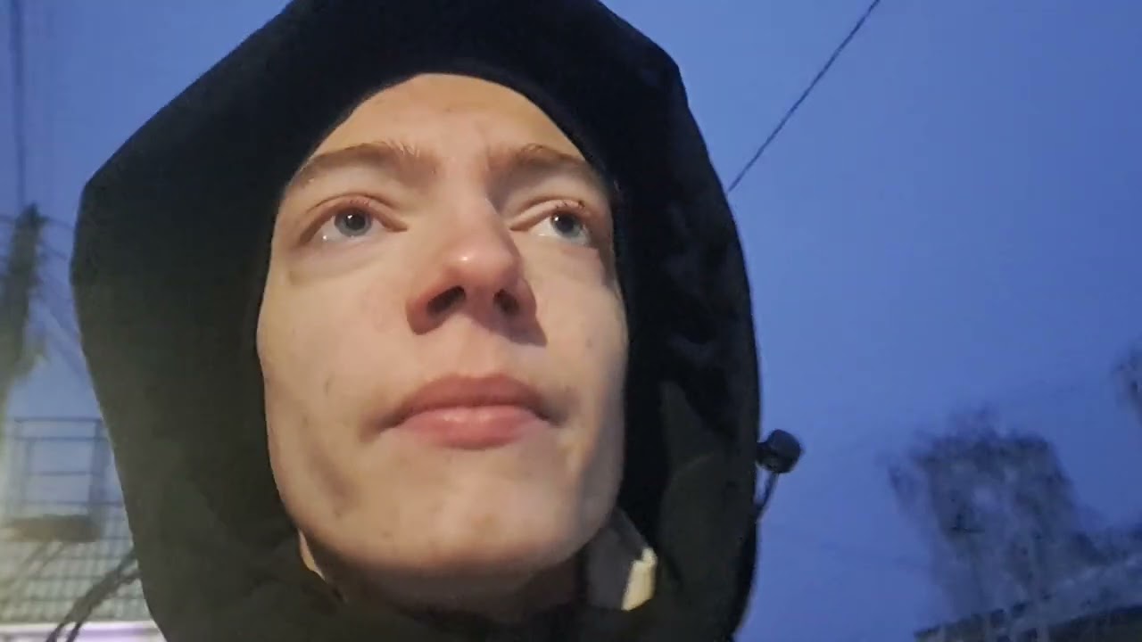Иду по дороге и рассказываю о чём-то