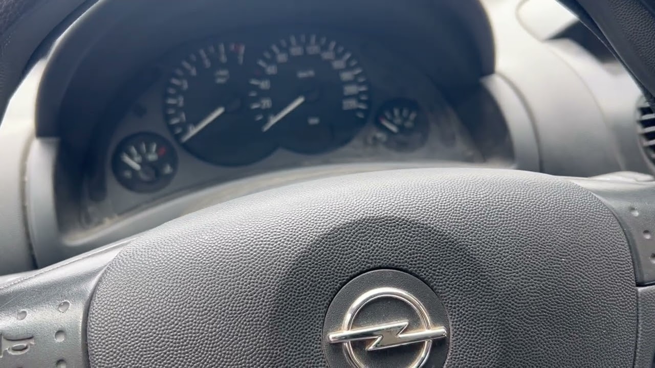 Opel Corsa c 1.0 16v teče olej z motoru