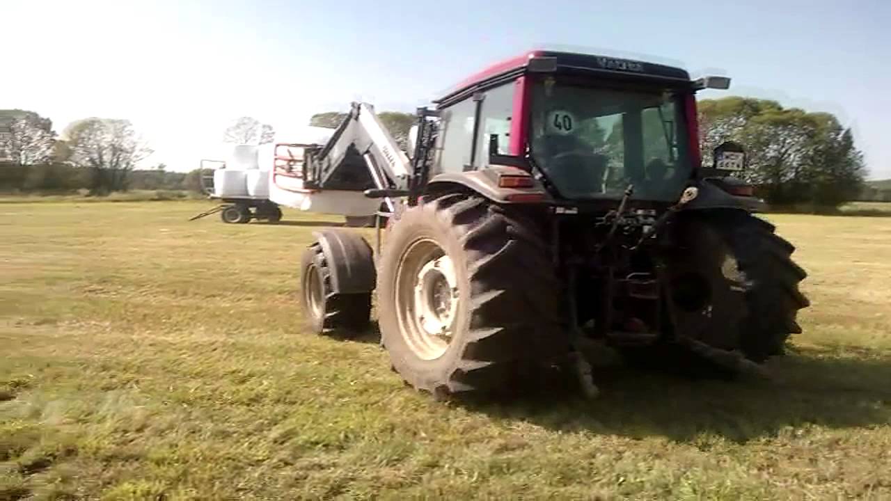 Zbior balot&oacute;w /// Valtra A92 /// HD
