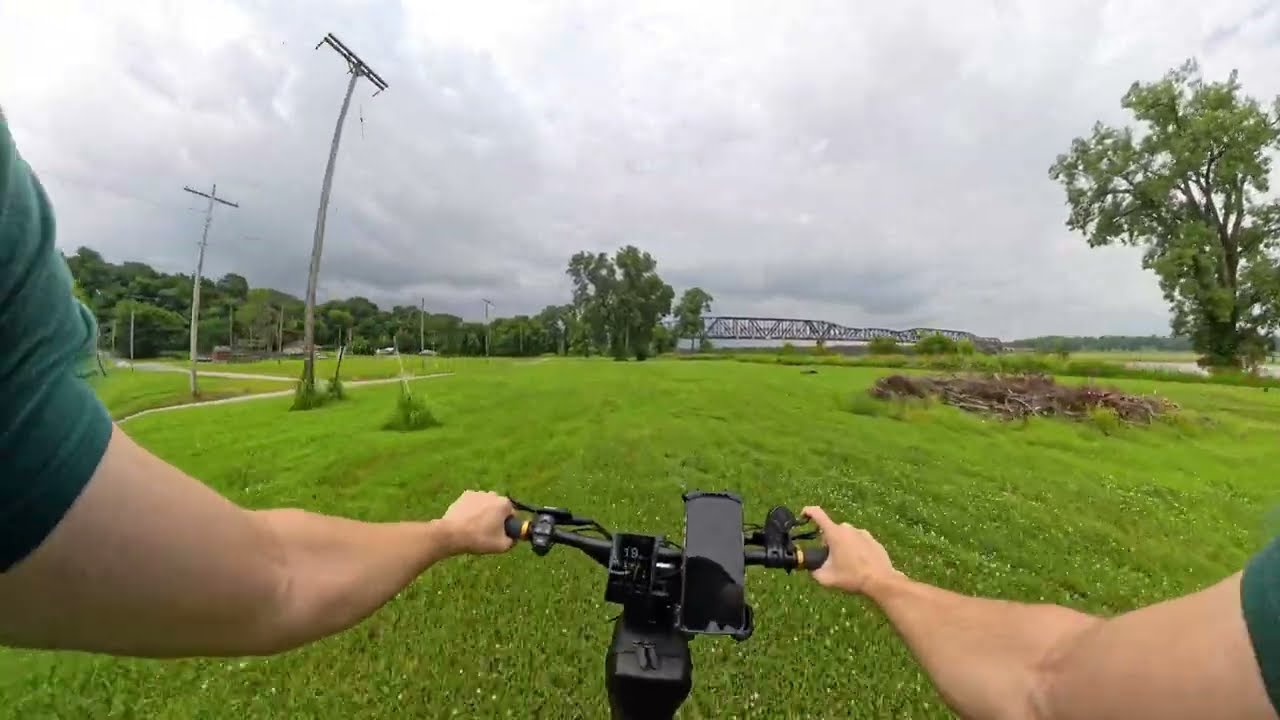Epic Kaabo Mantis King GT Ride Through Thebes, IL – Mississippi River Views & Historic Courthouse!