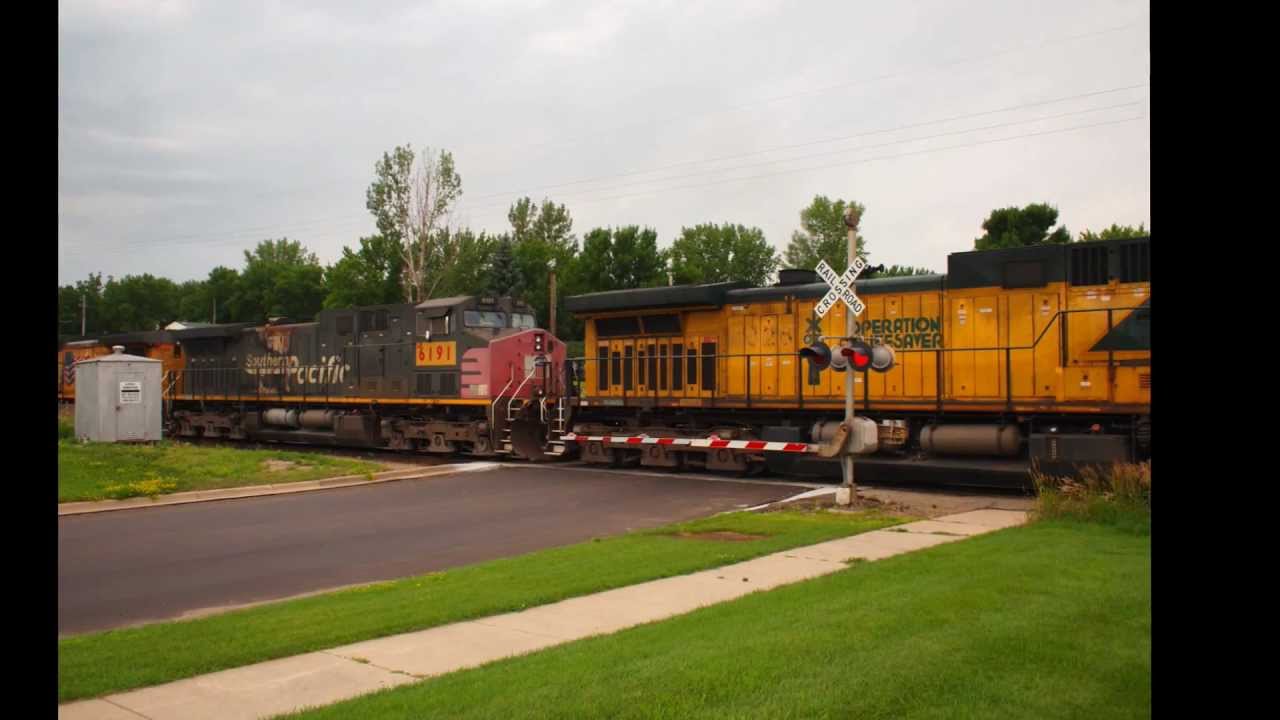 Multiple-unit Train ~ Interesting Five Locomotive Set-up