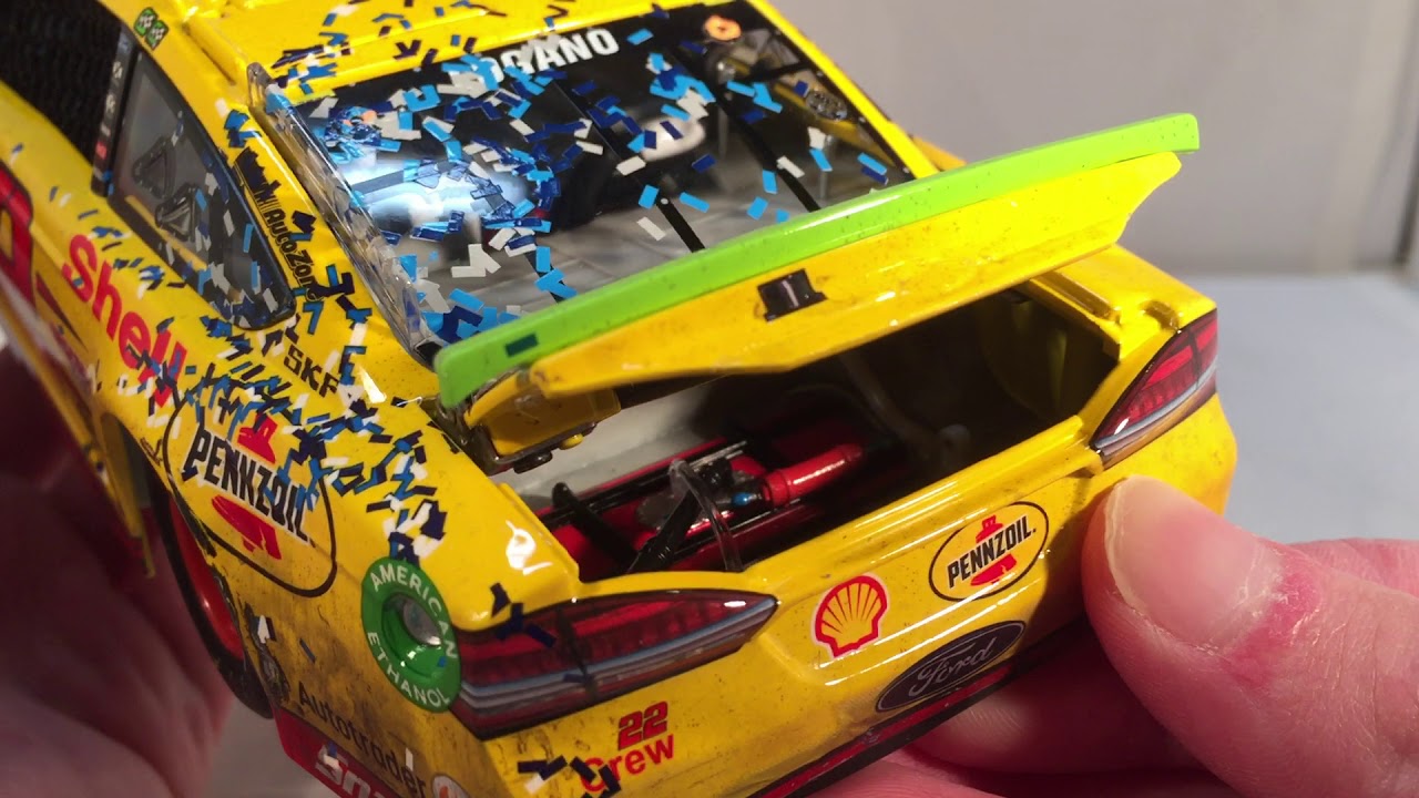 Review: 2018 Joey Logano #22 Shell-Pennzoil Martinsville Raced Win Ford Fusion 1/24 NASCAR Diecast