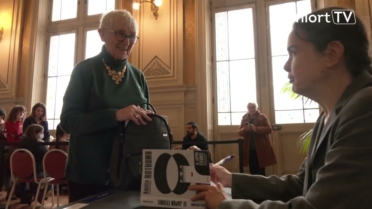 Amélie Nothomb en dédicaces à l'HDV