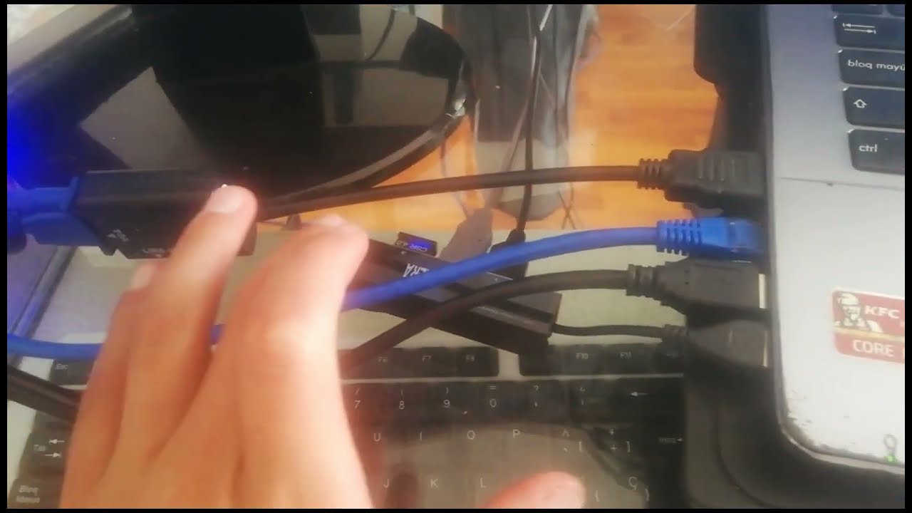 USB se desconecta al tocarlo o moverlo laptop | Cable de celular se desconecta tiene juego soluci&oacute;n