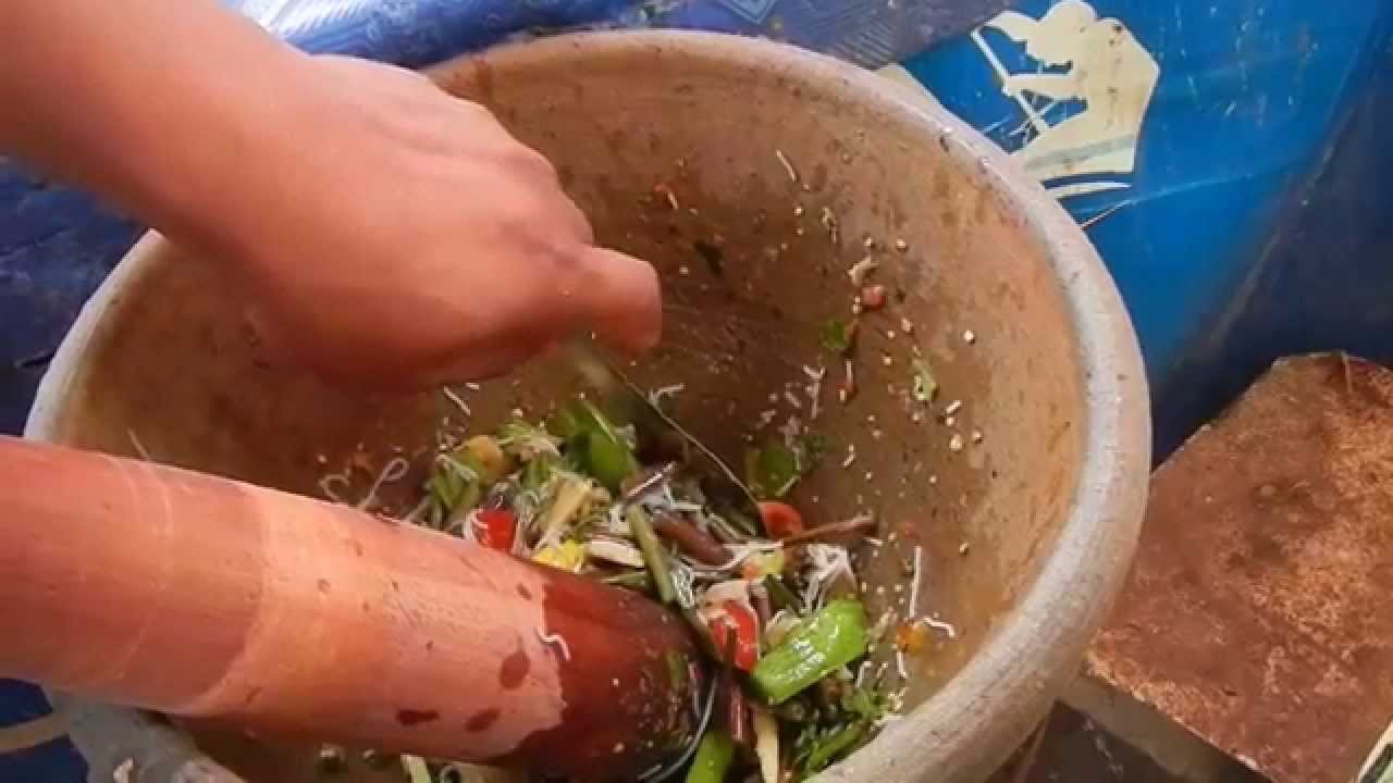 ส้มตำป่าสูตรหนุ่มลาวแซ่บเวอร์ Forest recipe salad Young Lao Zab River.