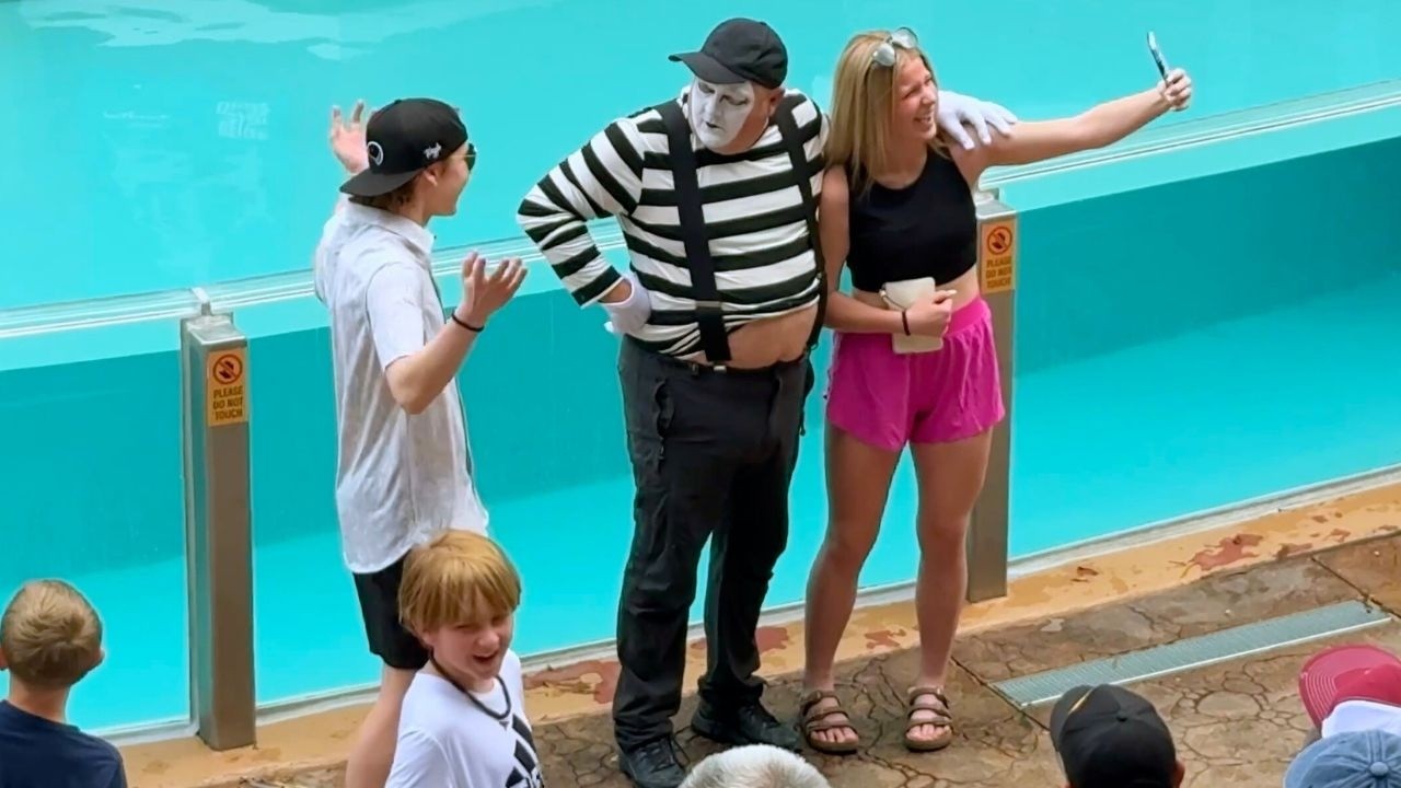 The mime turned standing in line into comedy