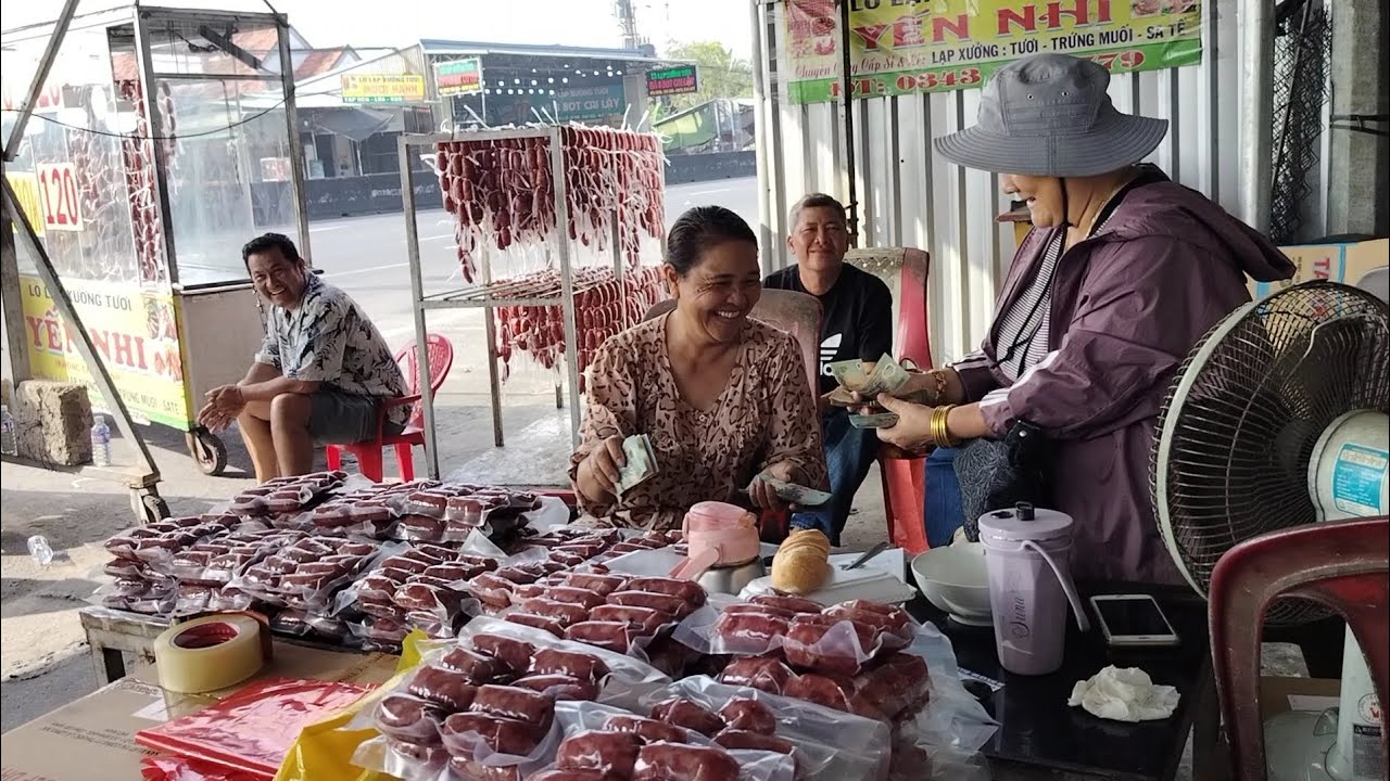 Cô Cháu Đi Cai Lậy Mua Lạp Xưởng Tặng Bà Con Quê Miền Tây.. Kiệt Làng Quê.  