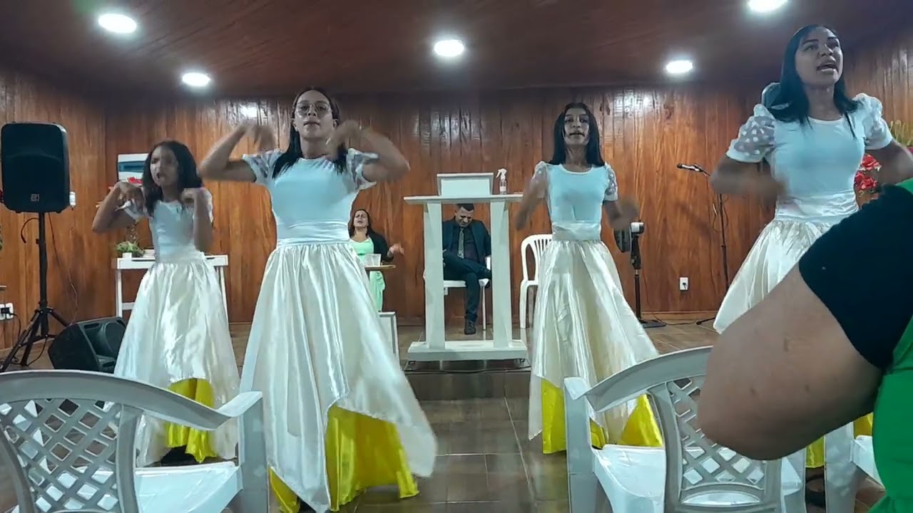 coreografia do hino Renovo da Sarah Farias