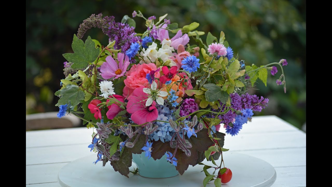 Sommer- und Wildblumen - Gesteck mit Blumen aus dem Garten selber machen