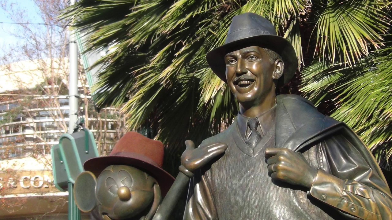 Buena Vista Street - Disney California Adventure - Dec - 2016