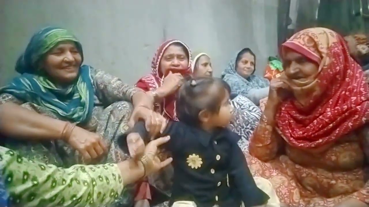 Mera pati bebe sutra bahut hai . Agwanpur ki mandli 
