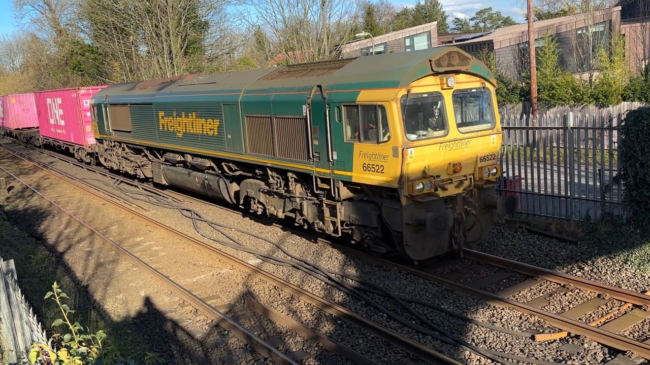 Class 66 & 450 Desiro Crossover | 66522 & 450097 | Freightliner & SWR