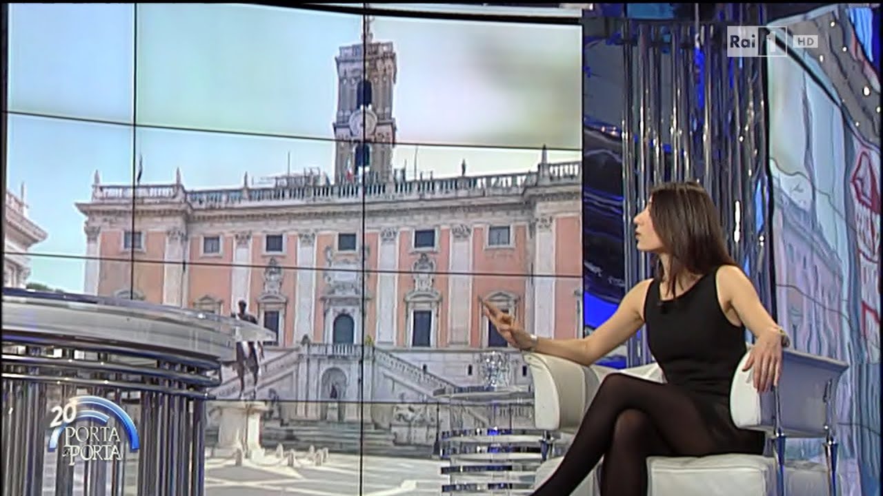 Virginia Raggi pantyhose
