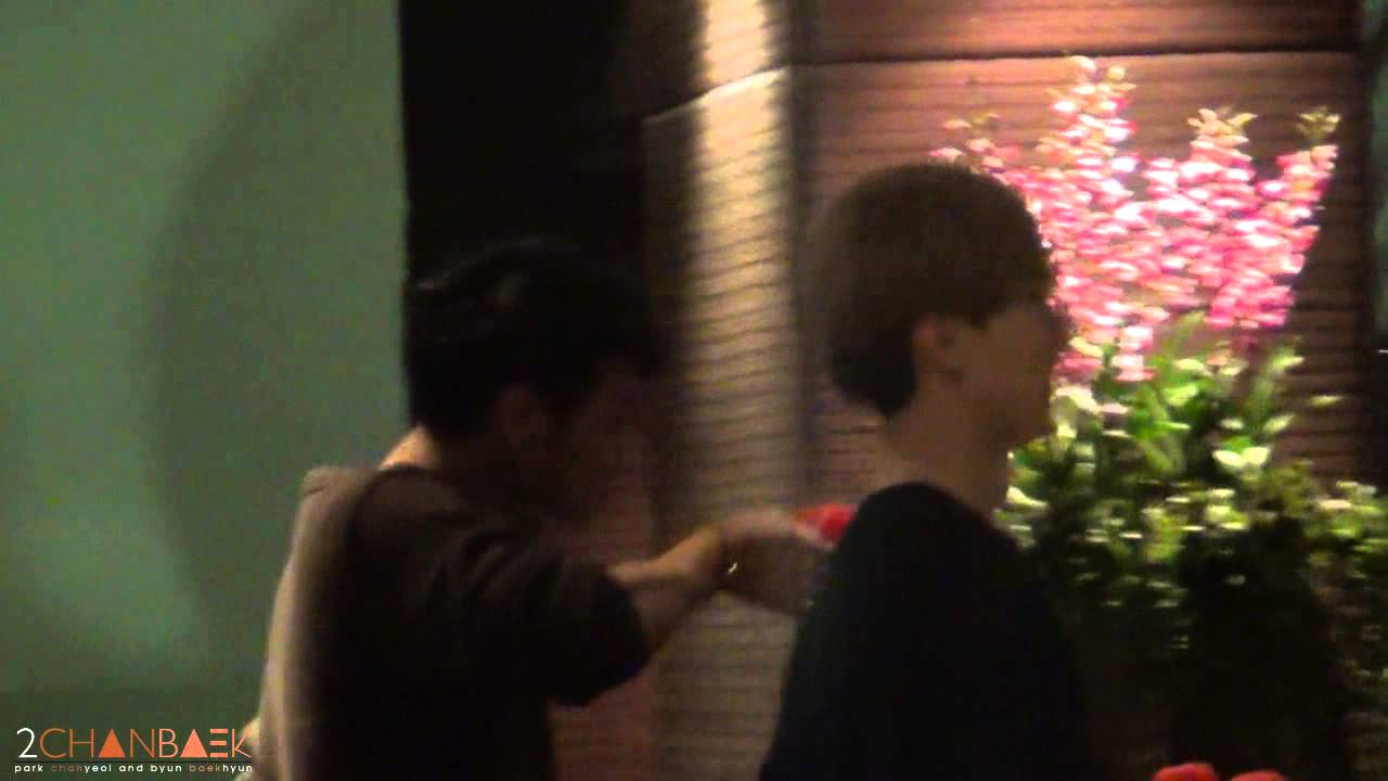 [Fancam] 121126 EXO ♥ @ Lounge  Suvarnabhumi Airport ~ Yummy!! ^O^  #SMTBKK