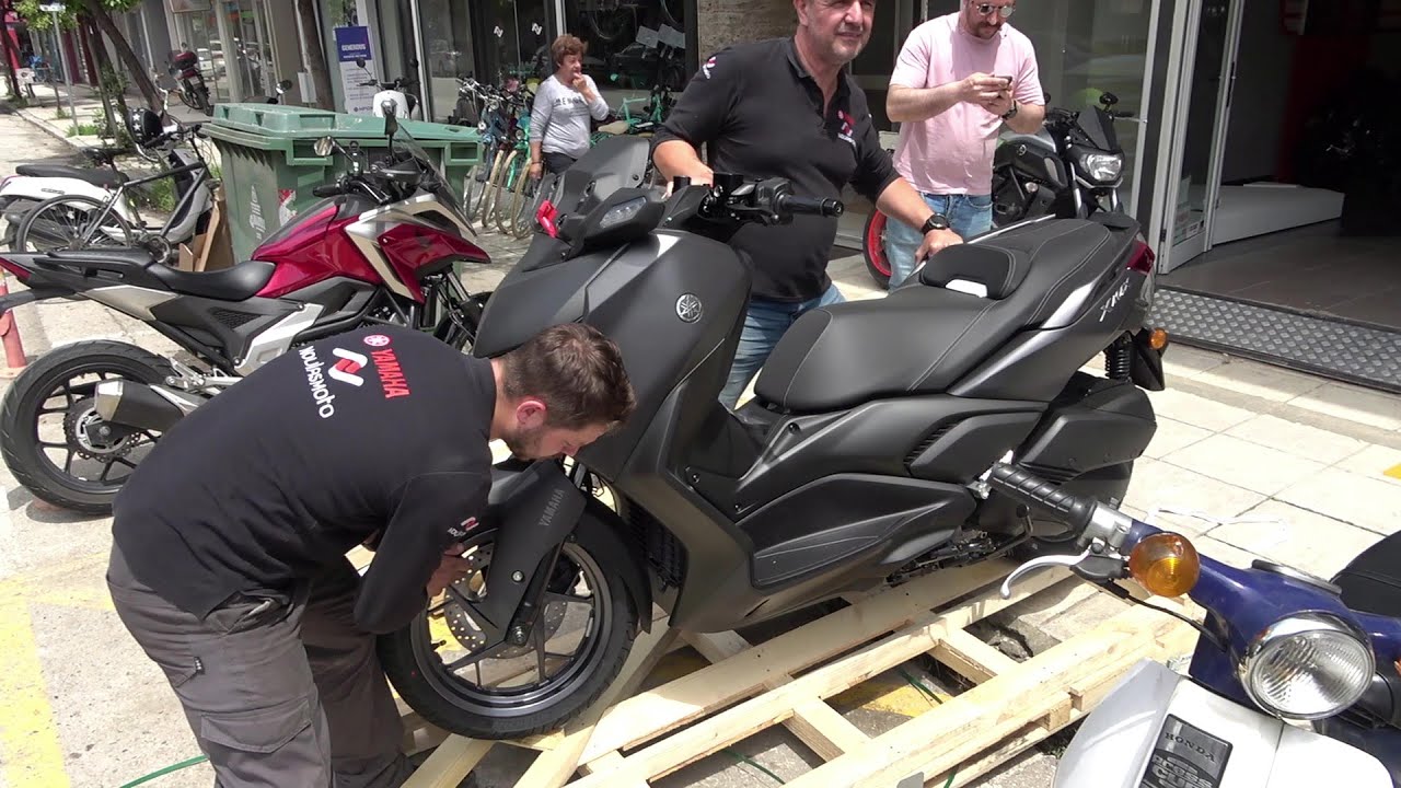 unboxing YAMAHA XMAX 300 scooter new model 2023