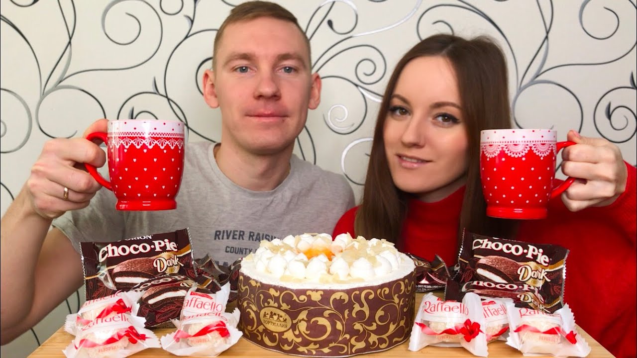 МУКБАНГ  ТОРТ РАФАЭЛЛО ЧОКОПАЙ ответы на вопросы MUKANG CAKE RAFAELLO CHOCO PIE