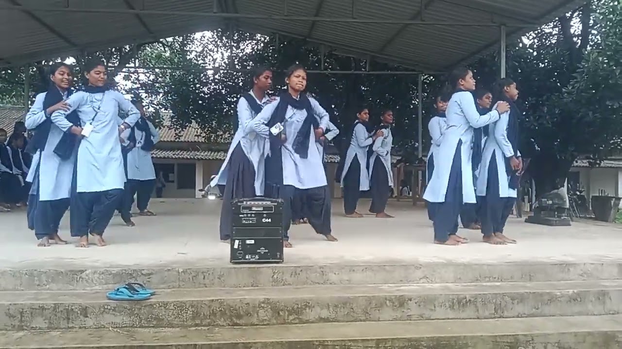 St Joseph's Inter College Torpa के छात्राओं धमाका Dance