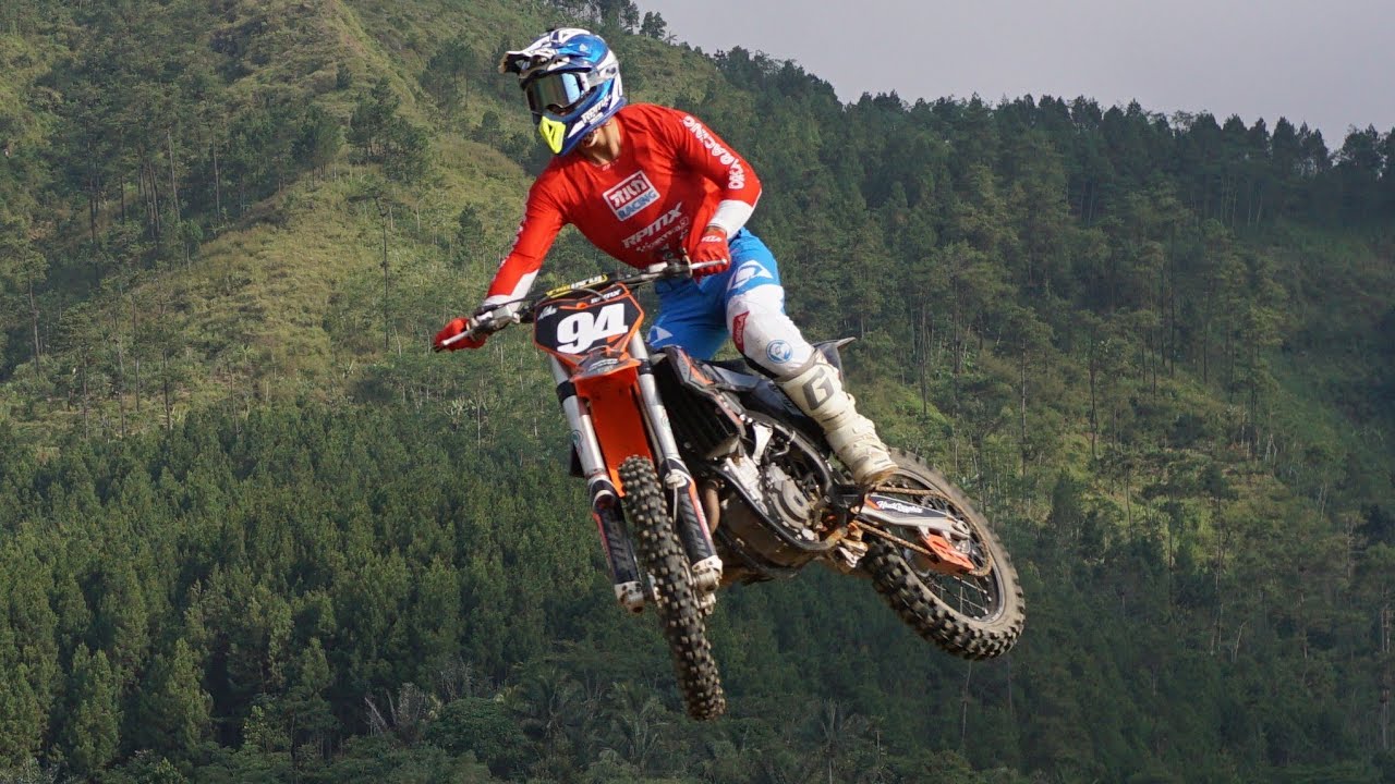 Edi Arian 94 gaspoll KTM 250 SXF training PON di sirkuit motocross one six eight pemalang Day 1